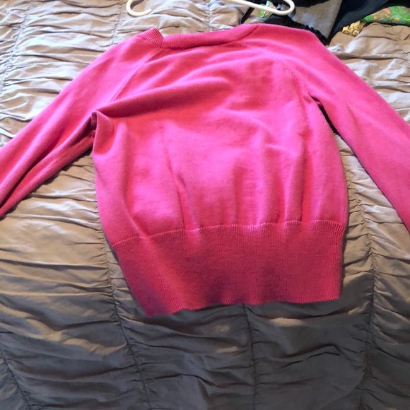 A sweater - Picture 3 of 3